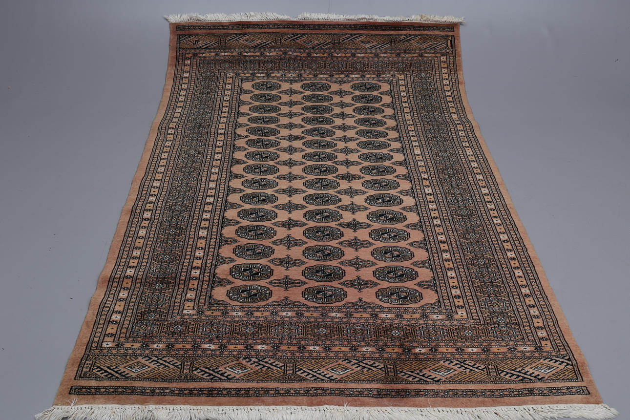 MATTA, orientalisk, Pakistansk Bockara, 192 x 133 cm.