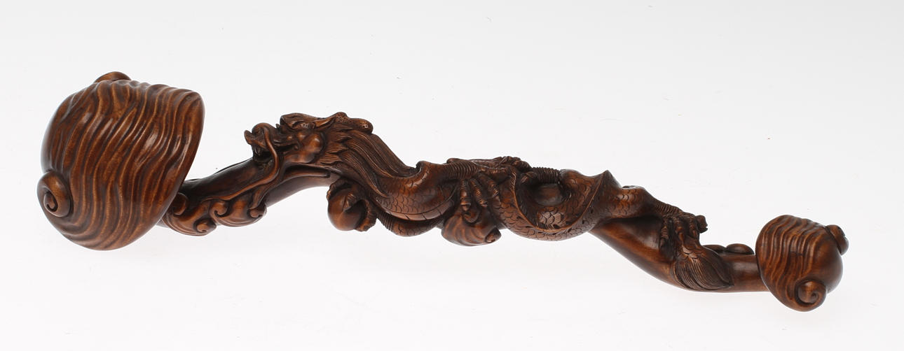 RUYI, Kina, skuret trä.