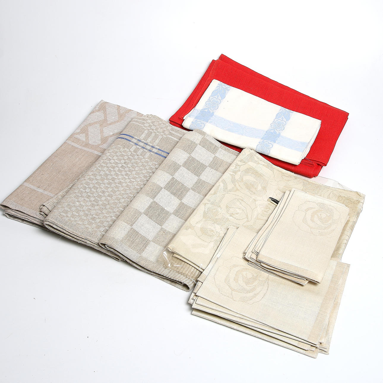 PARTI TEXTILER, bl.a. dukar av Linne. 1900-tal.