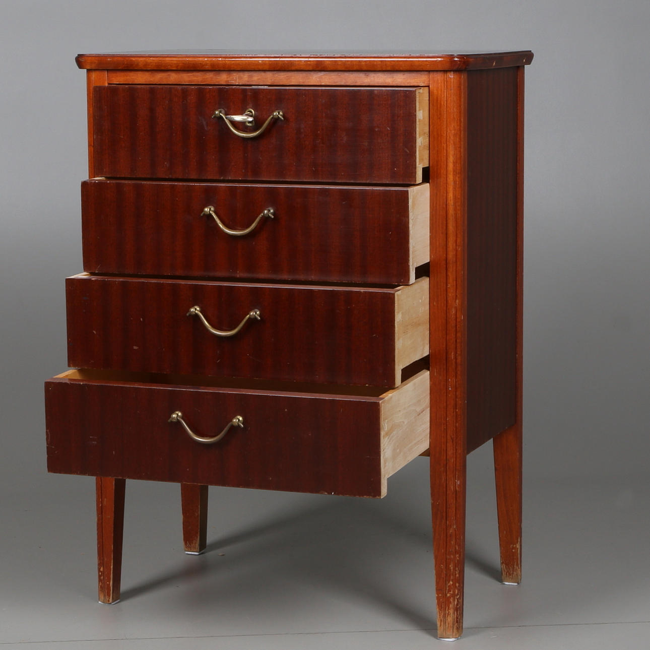 BYRÅ, mahognyfanér, 1900-tal.