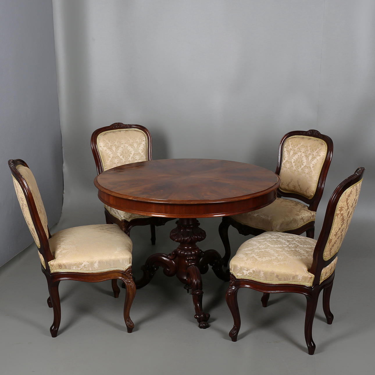 MÖBELGRUPP, 5 delar, nyrokokostil, 1900-talets andra hälft.