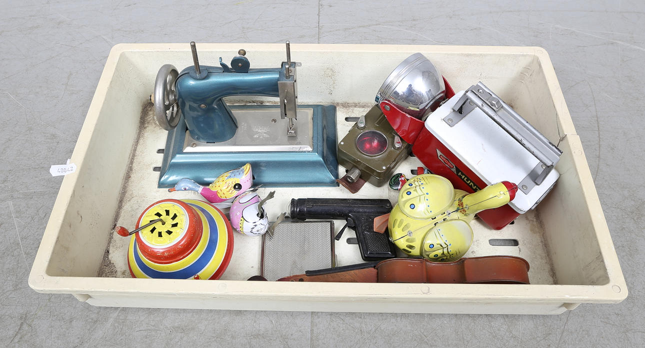 LEKSAKER med mera, omkring 1900-talets mitt.