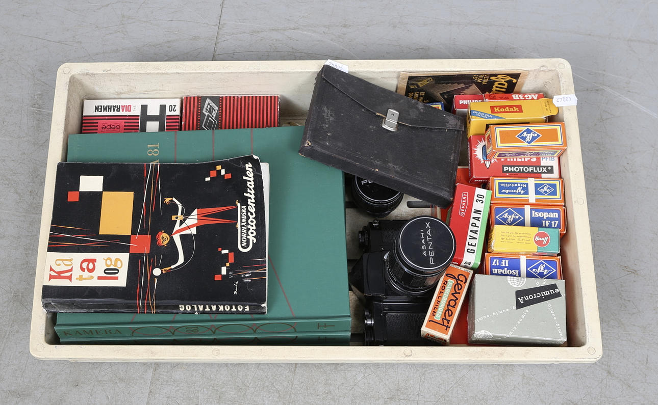 FOTO, bland annat Pentax, böcker.