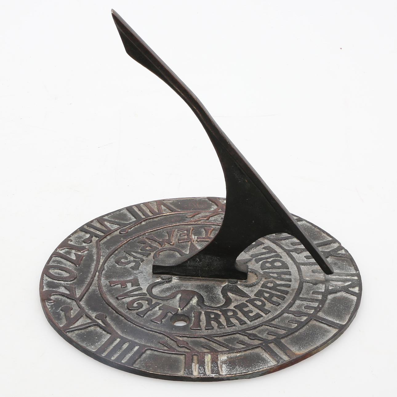 SOLUR, metall, daterad 1707.