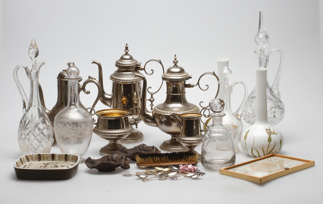 DIVERSE, bl.a. glas och metall.