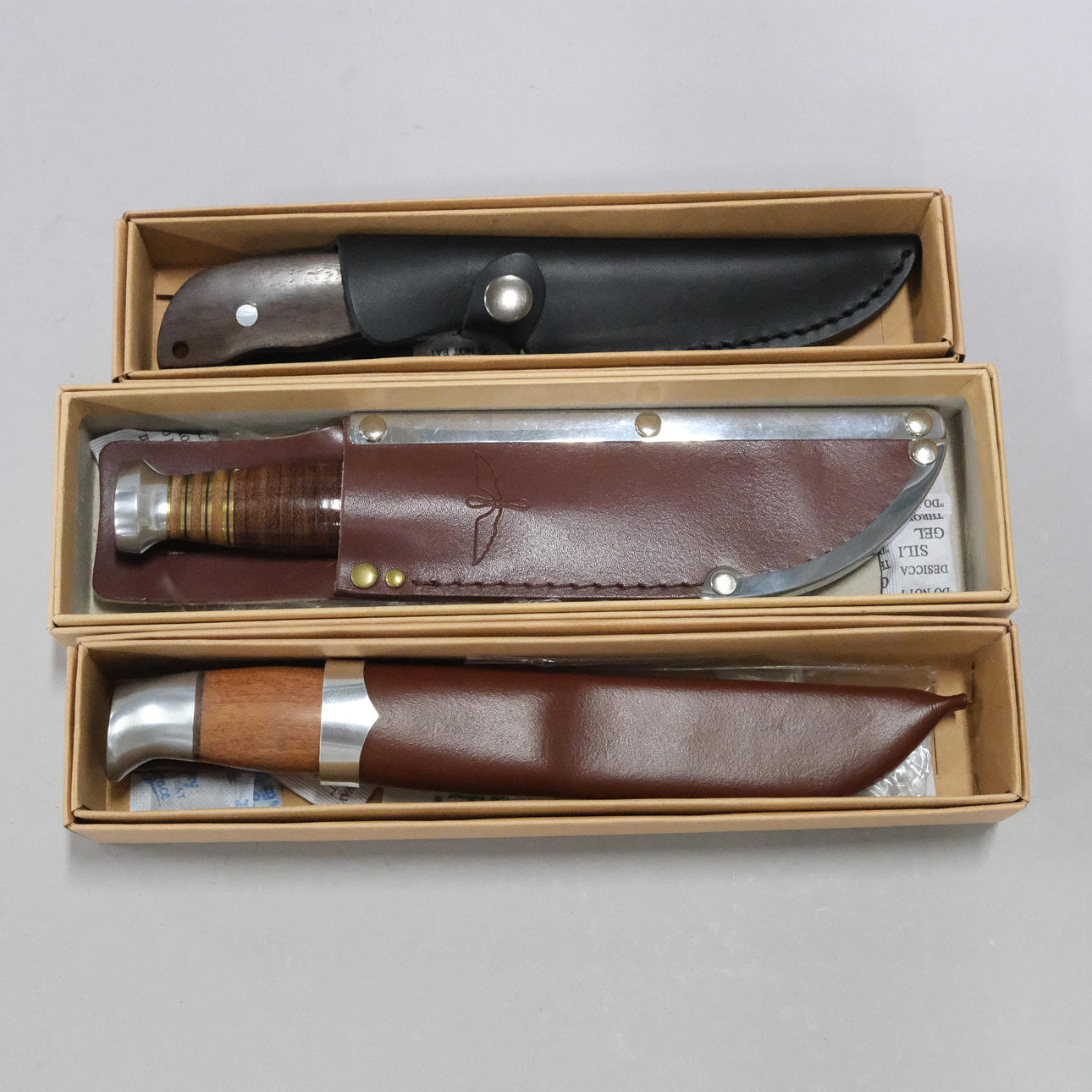 RÉPLICA DE CUCHILLOS, TRES PARTES.