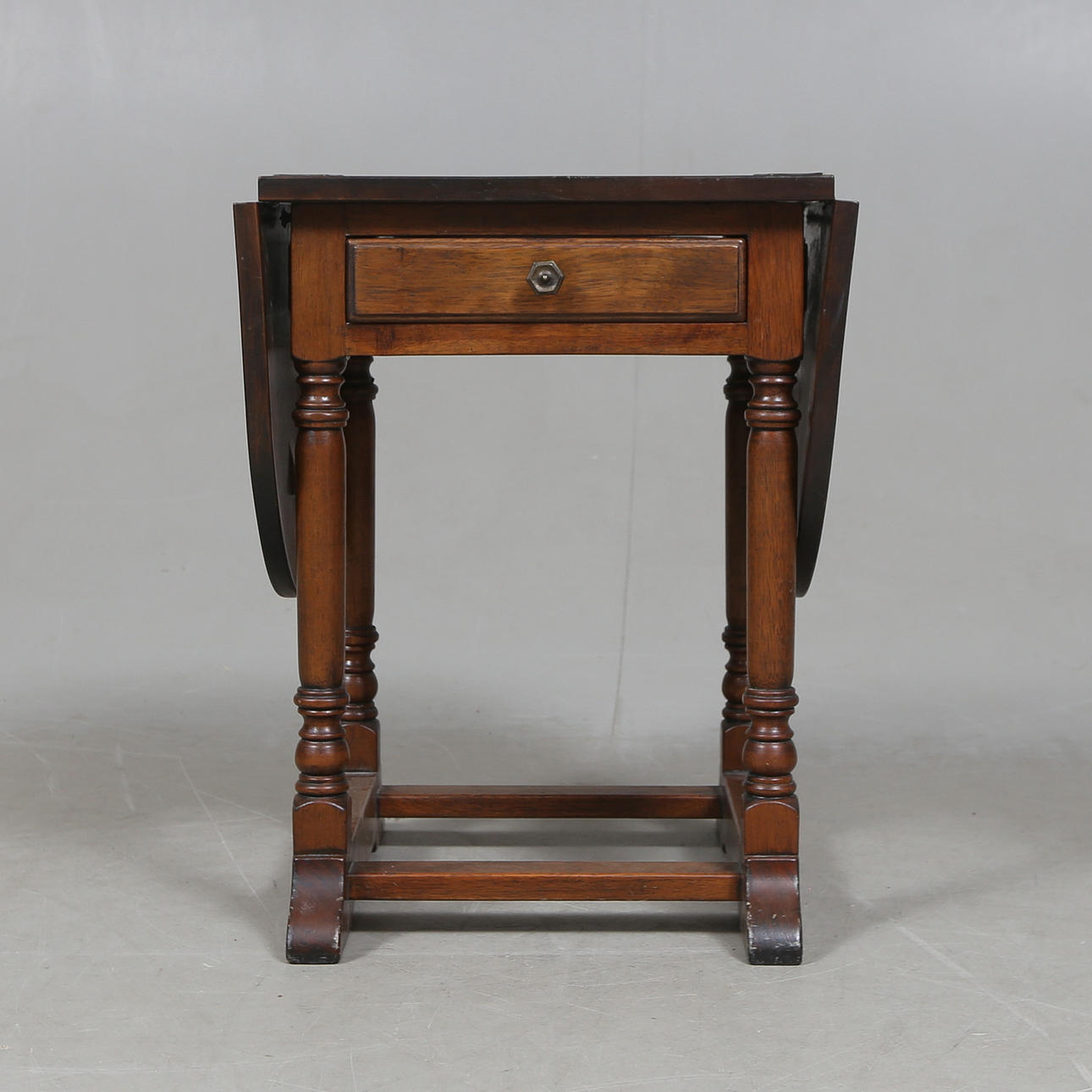 LAMP TABLE, Tudor style, 20th century.