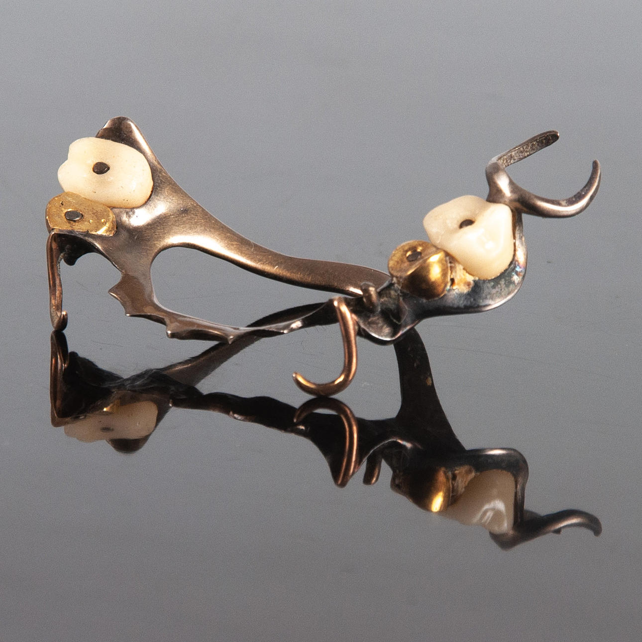 GULD TAND. Uoprenset, 12 g i alt.