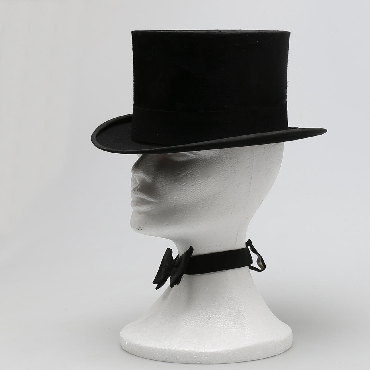 HÖGHATT samt FLUGA, Gustaf Nilsson, Lund.