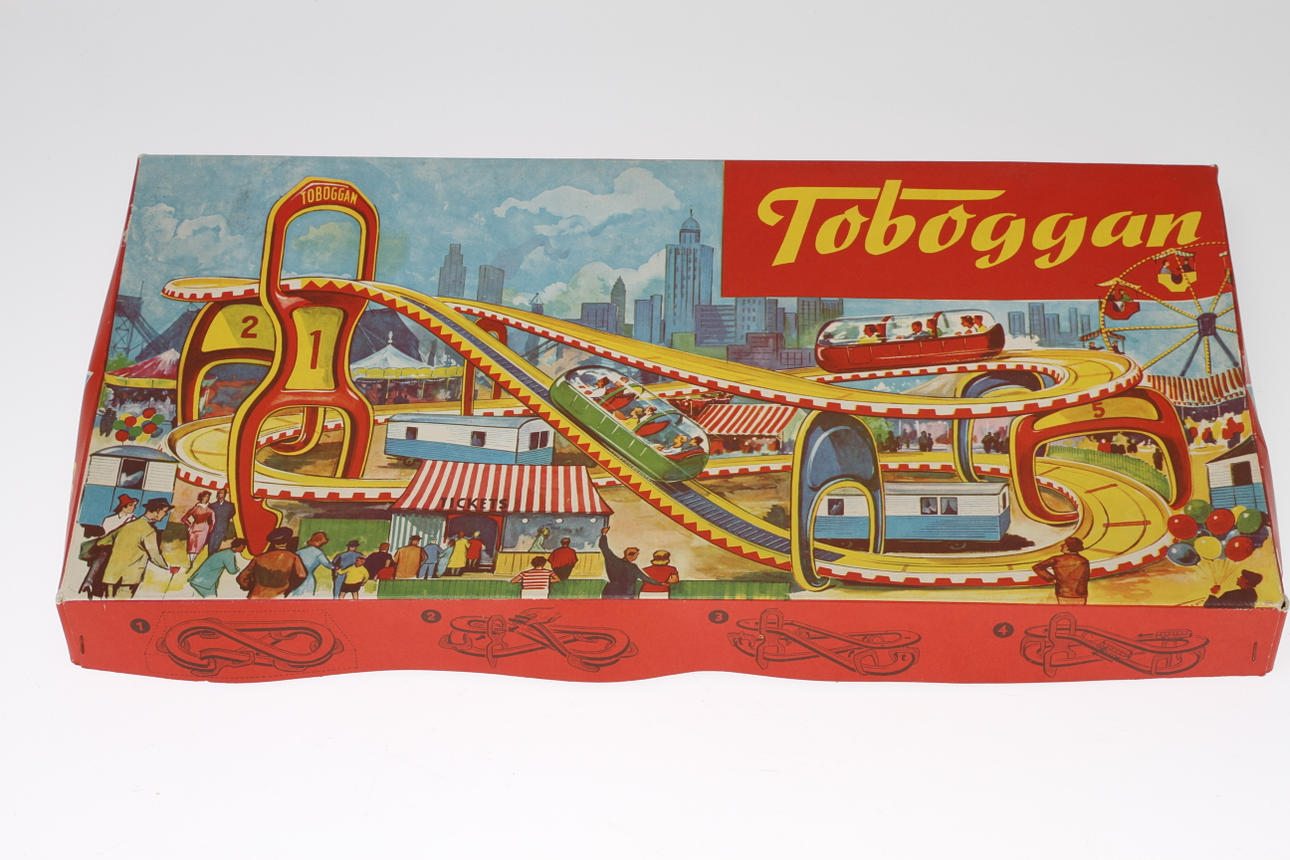 TECHNOFIX 290 Toboggan. Urverksbana i plåt med 2 bilar. Western Germany.