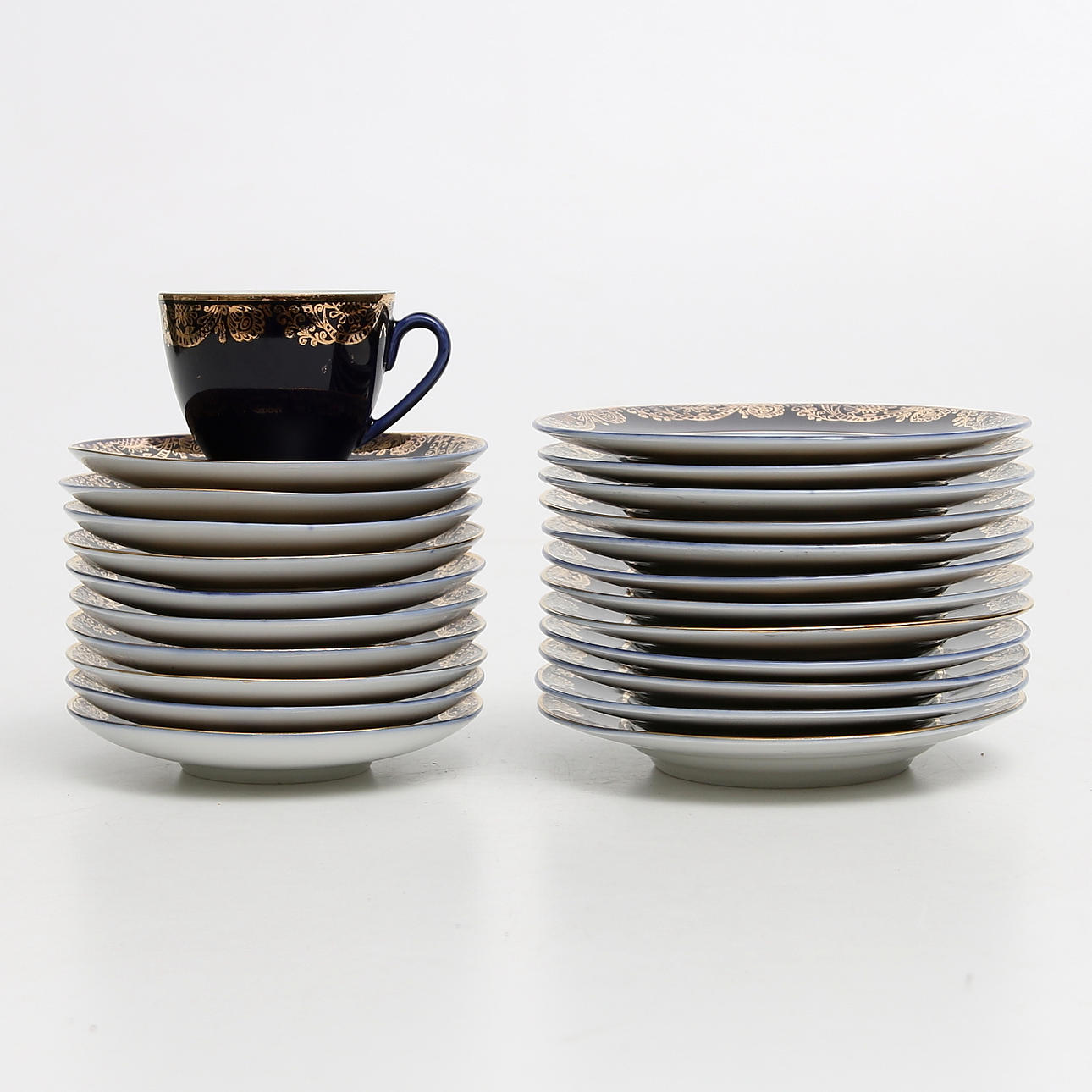 KAFFEKOPPAR, FAT och ASSIETTER, 36 delar, porslin, kobolt, Lomonosov, Ryssland. 1900-talets mitt.