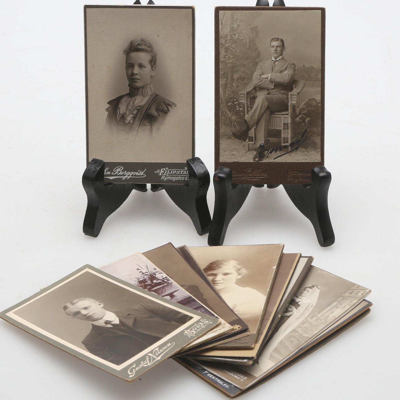 DIVERSE FOTOGRAFIER samt VYKORT, med mera, 18/1900-tal.