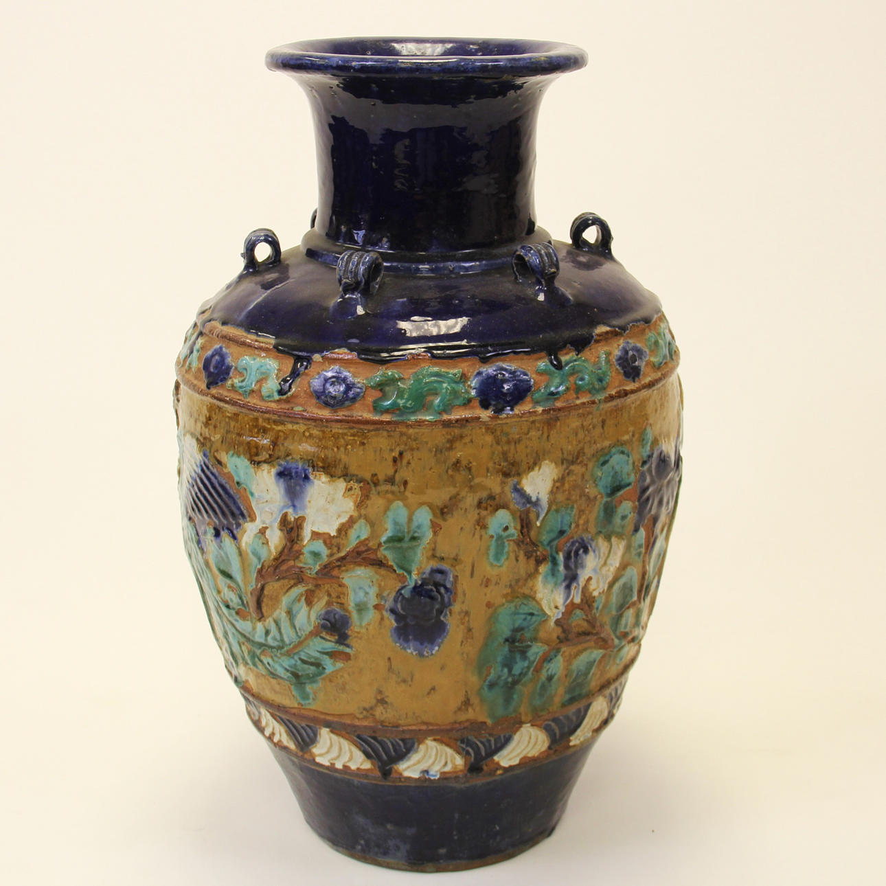 JARRÓN GRANDE ESTILO DINASTÍA MING.