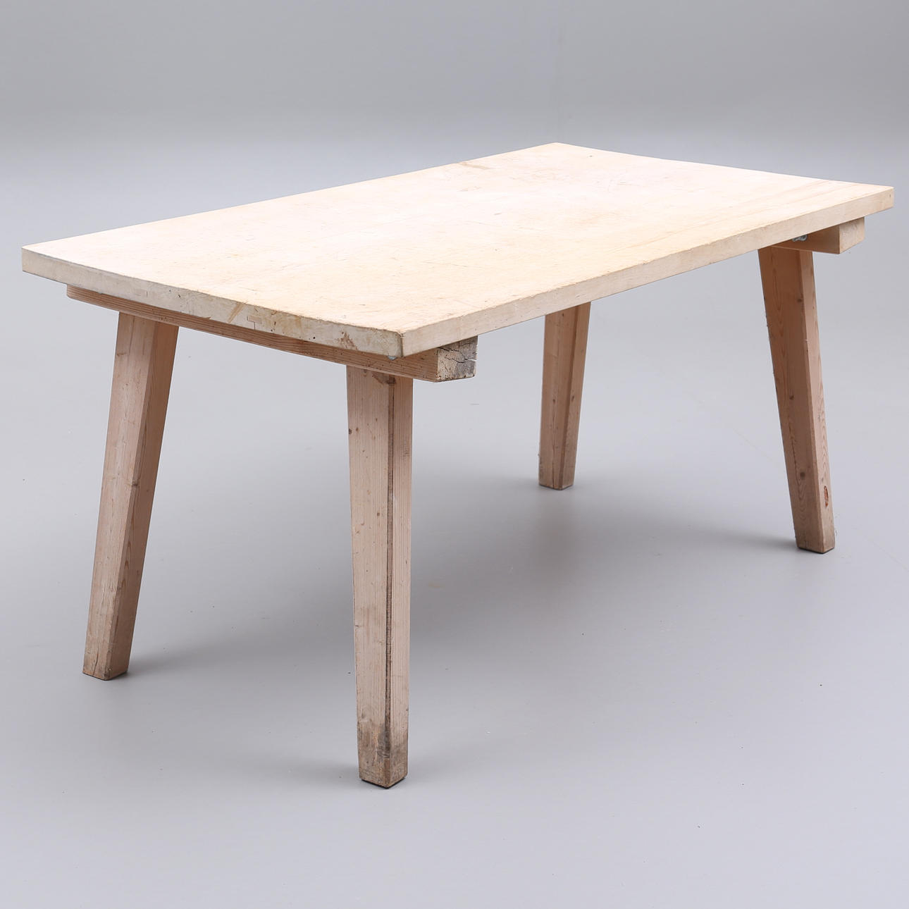 PLANK TABLE, wood, late 20th century.