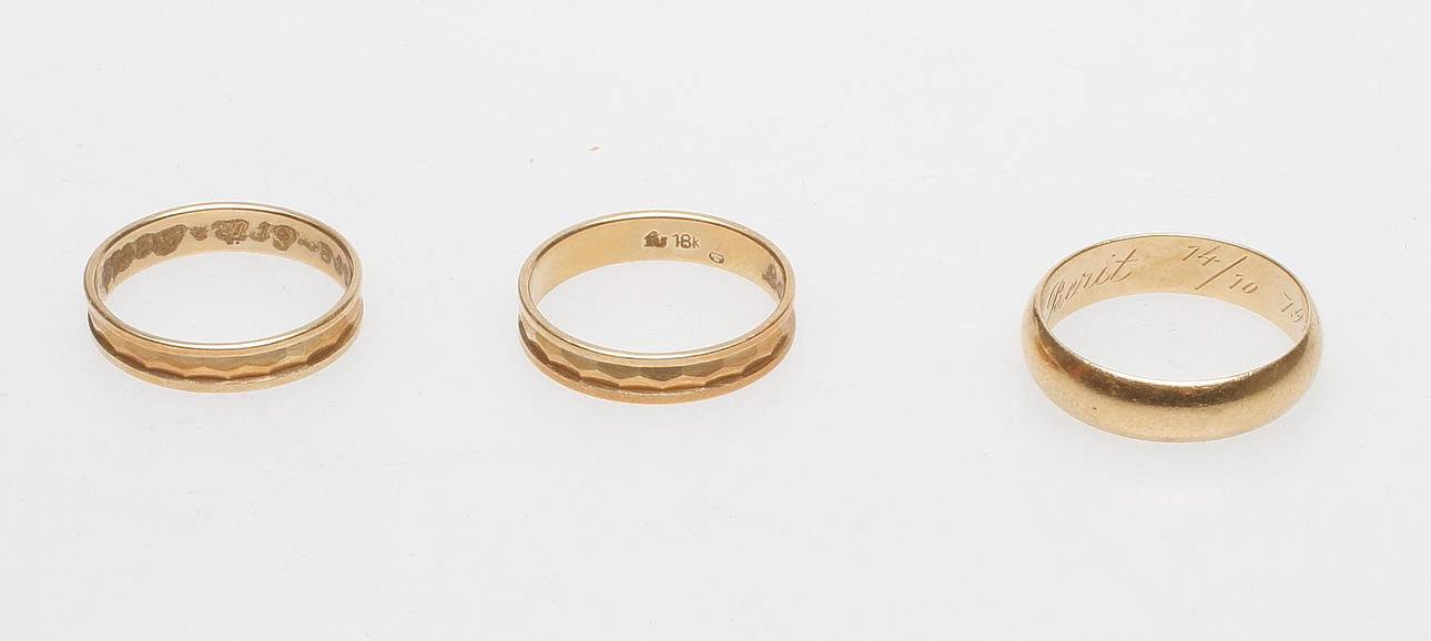 RINGAR, 3 st, 18k guld, vikt ca 9,7 gr.