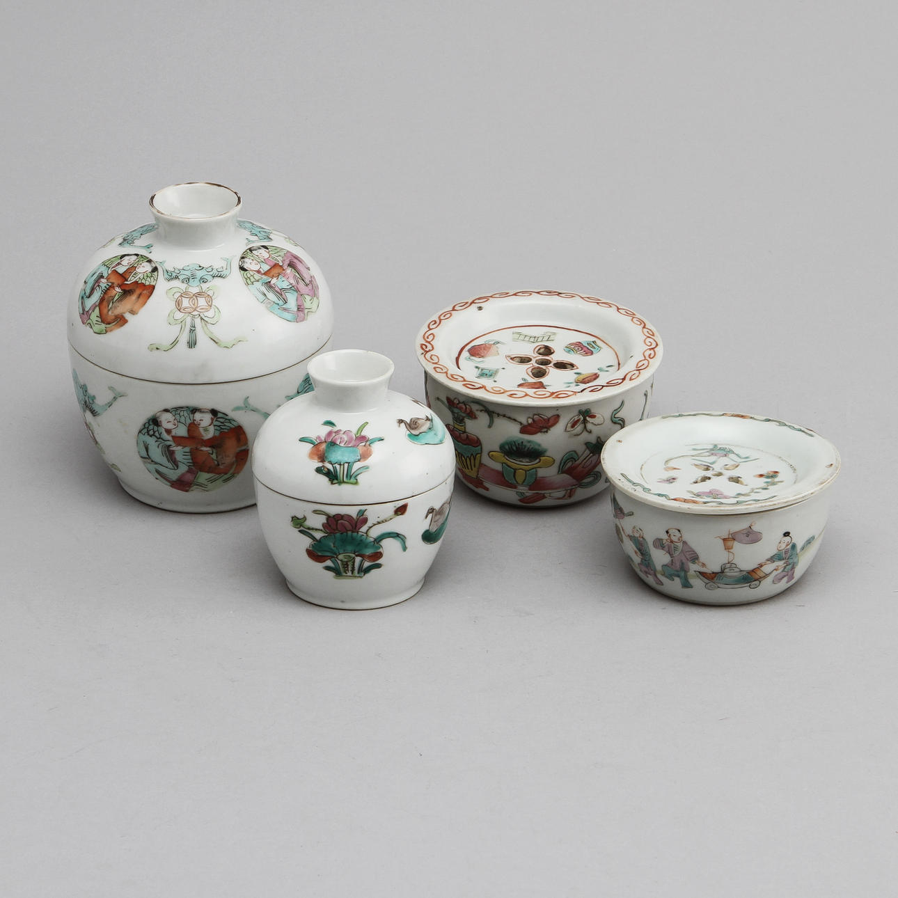 PORSLINSFÖREMÅL, 4 st, Kina 1900-talets förra hälft.