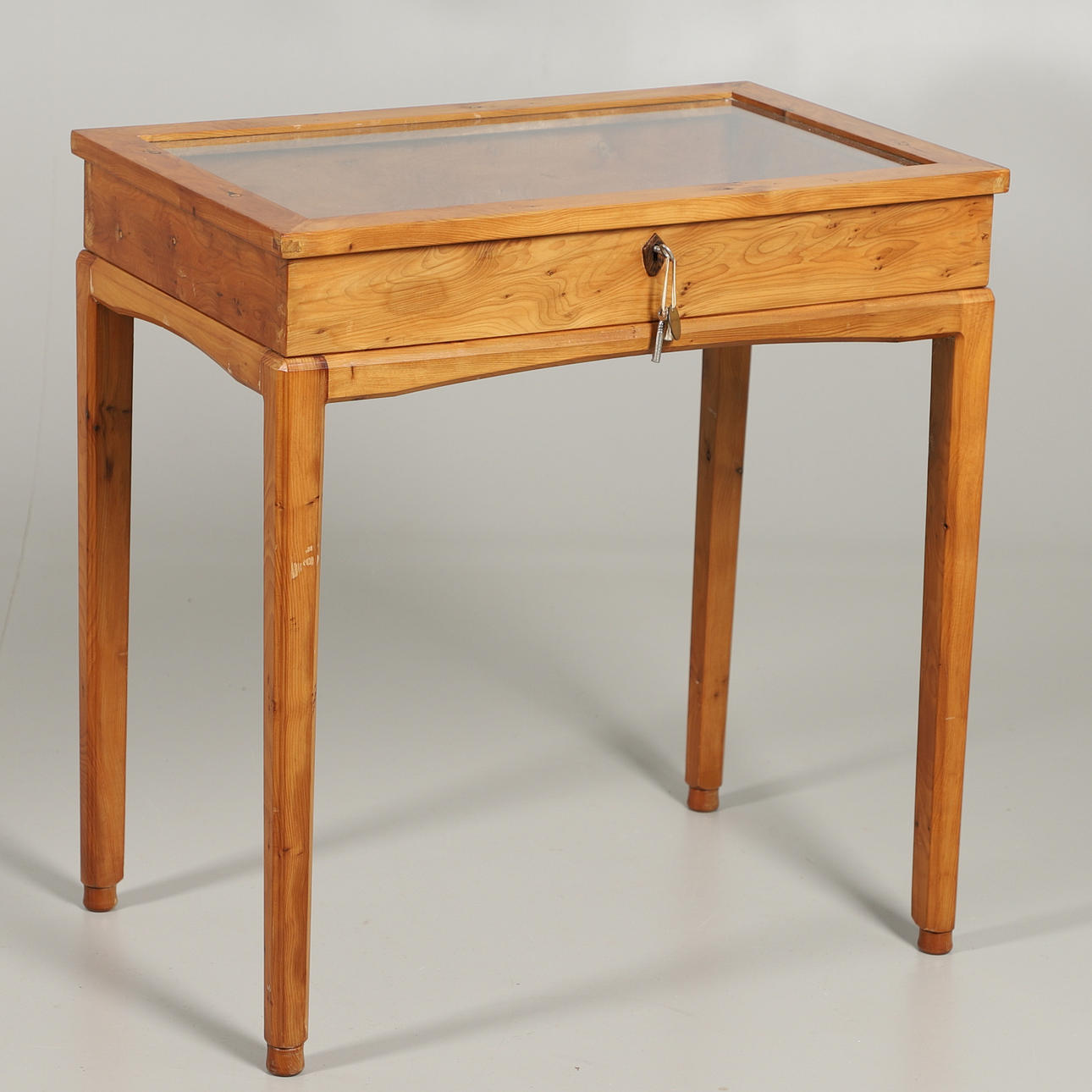 A YEW WOOD DISPLAY TABLE.