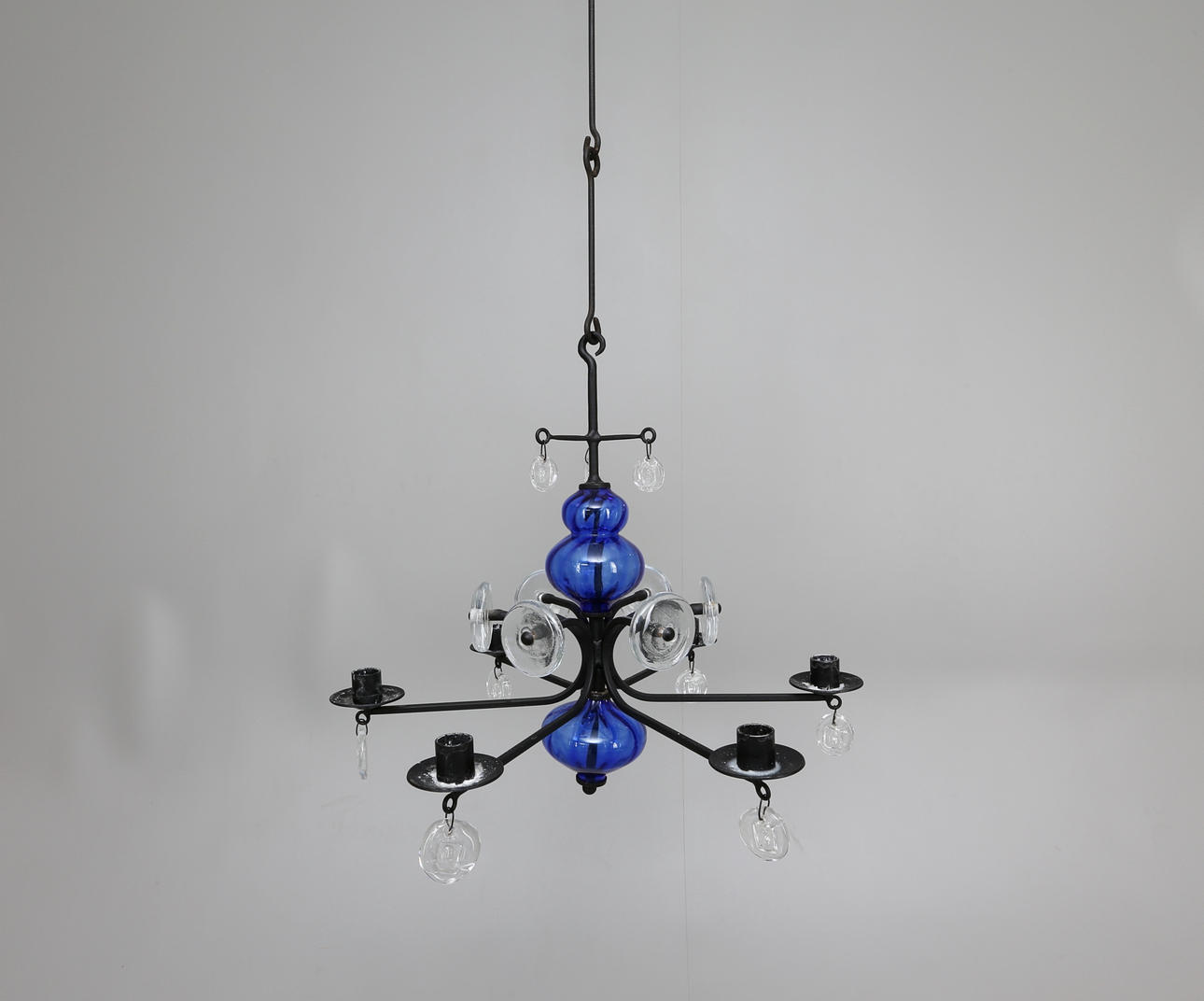 ERIK HÖGLUND. Takkrona, glas och smide, Boda.