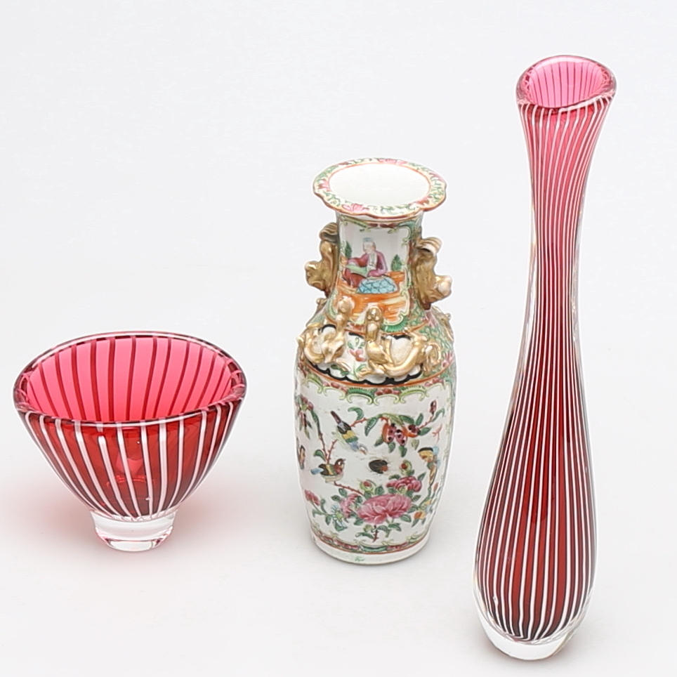 PARTI glas och porslin, 3 delar, bl a urna, Kina, 1900-tal.