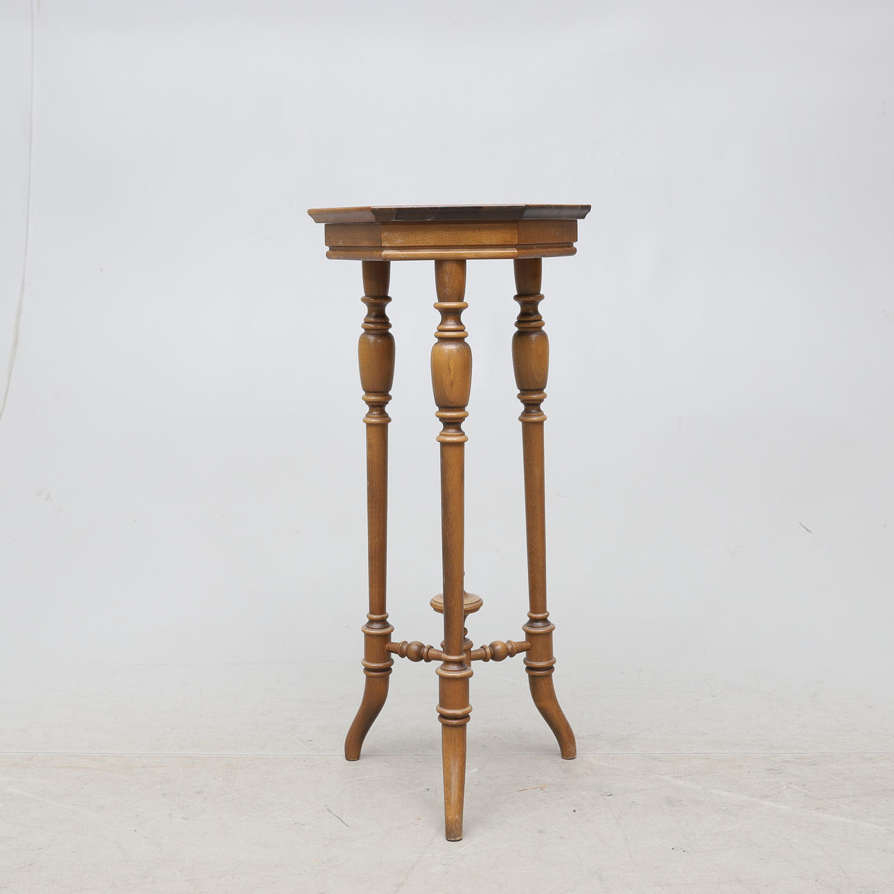 PIEDESTSAL, 1900-talets första hälft.