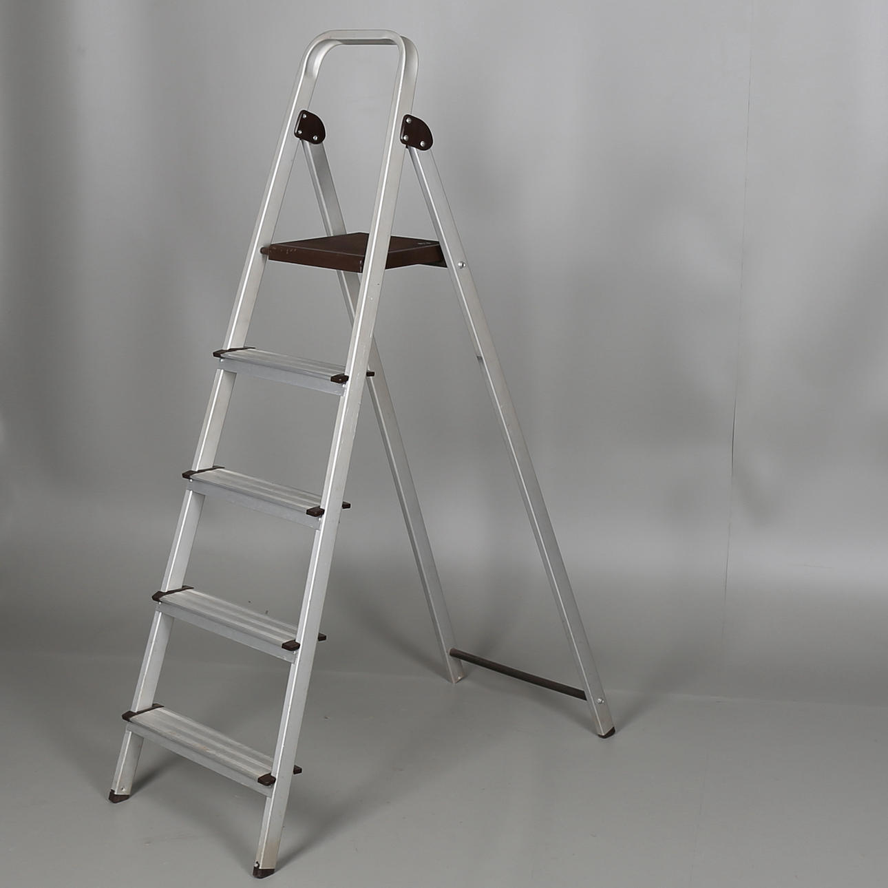 STEGE, lättmetallstege typ 800, Plsatmetall i Värnamo AB.