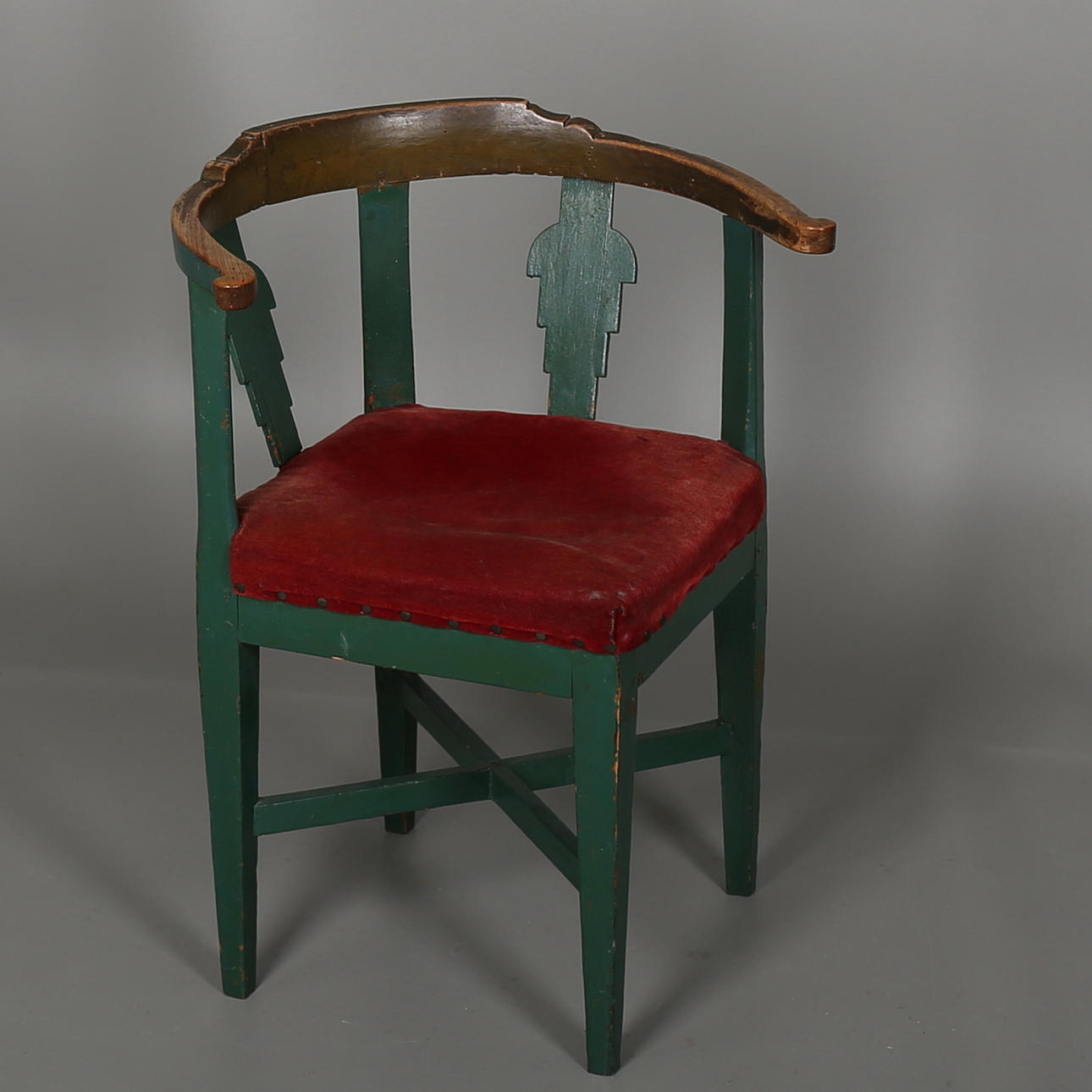 PUDERSTOL i trä, allmoge, sent 1800-tal.