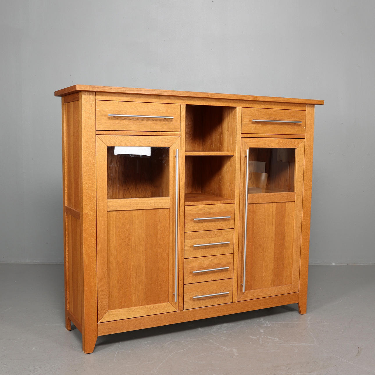 SKÅP, ek, nyare tillverkning.