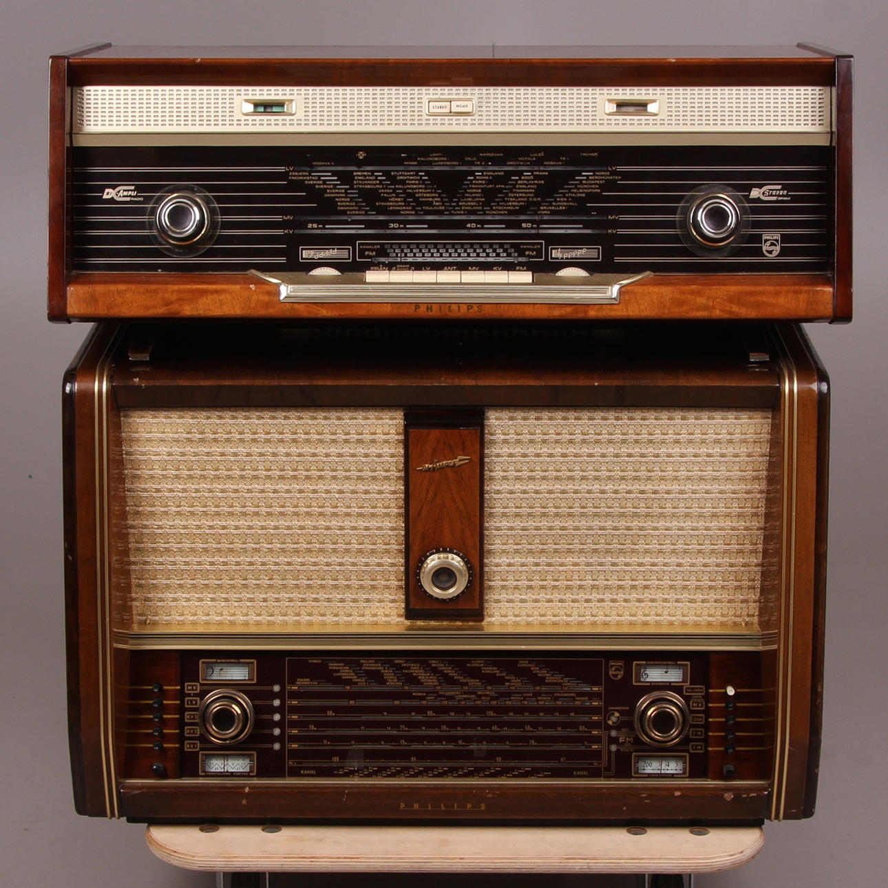 RADIOAPPARATER, 2 st. Bi Ampli, Philips, 1900-talets mitt.