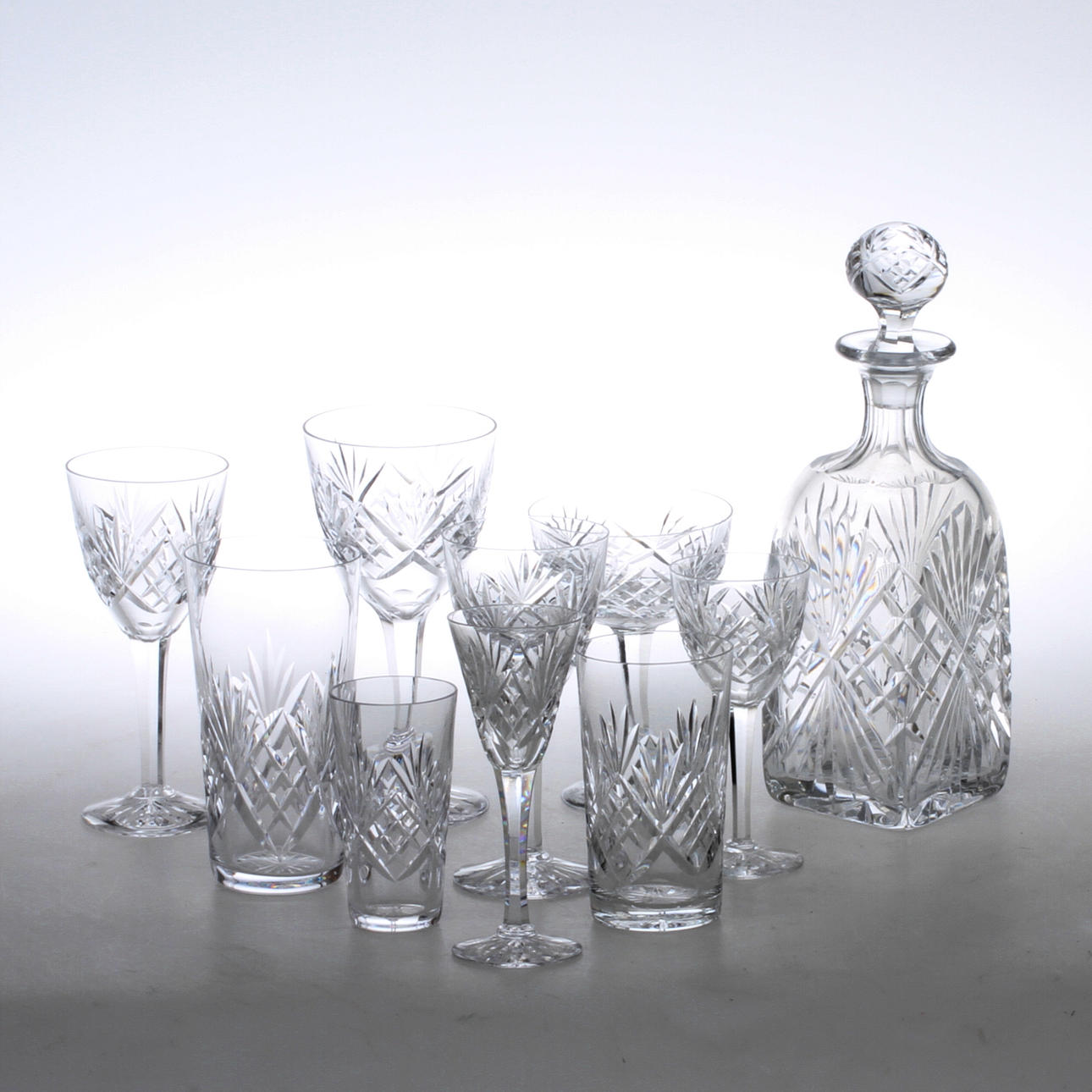 GLASSERVISDELAR, 101delar, glas, Helgamodell, 1900-tal.