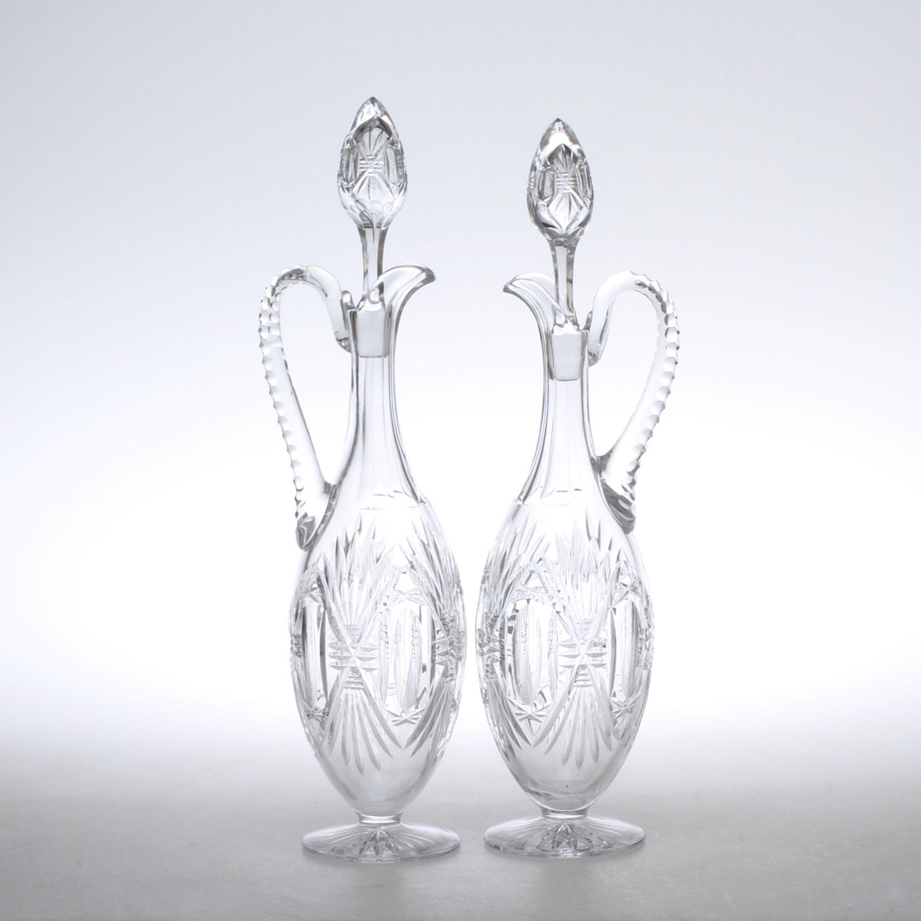 KARAFFER, med handtag, 2 st, glas, 1900-tal.