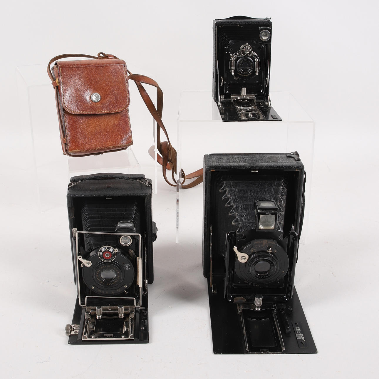 BELLOWS CAMERAS, 3 pcs, i.a. Ernemann.