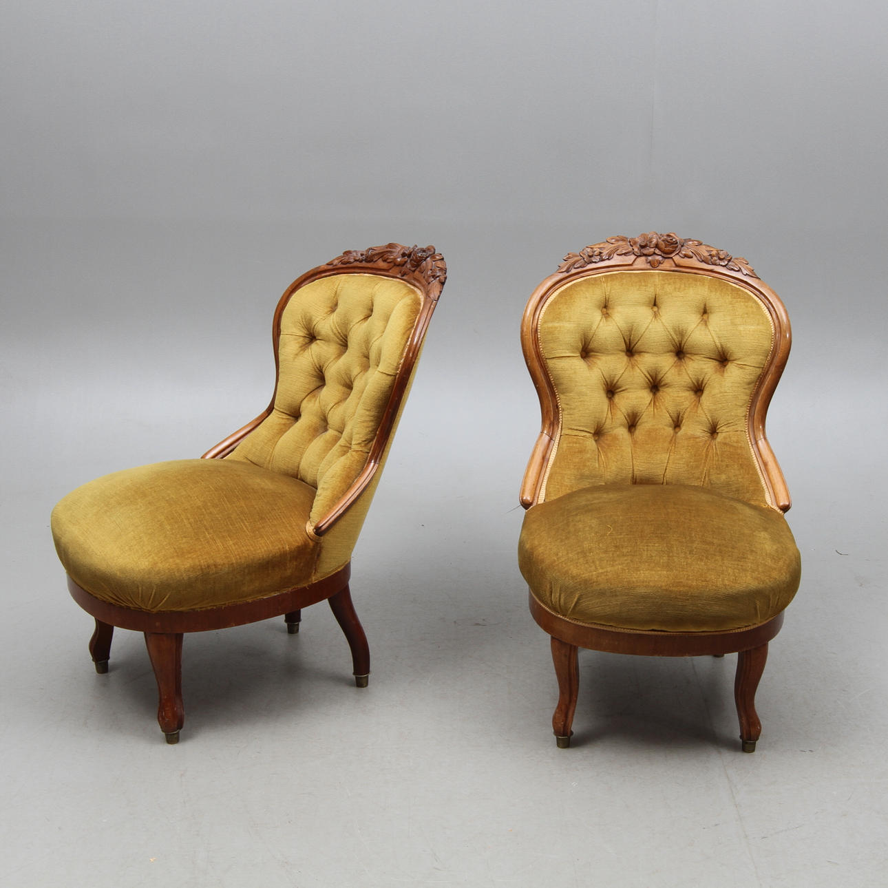 EMMAFÅTÖLJER, ett par, nyrokoko, 1800-talets slut.