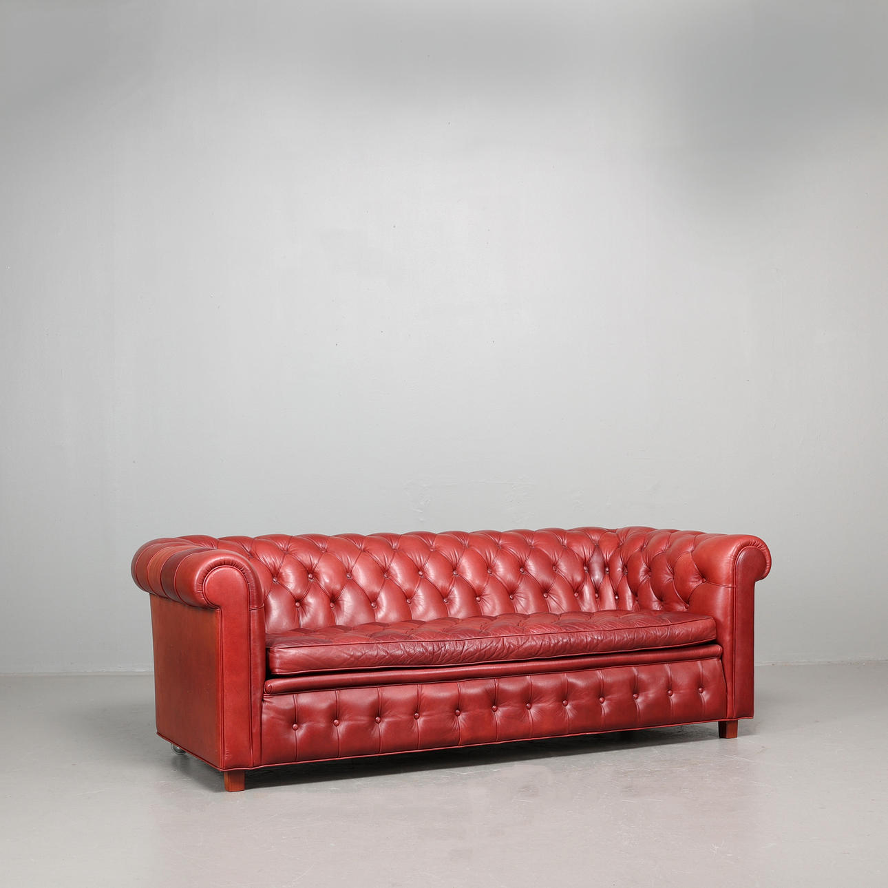 ARNE NORELL. Sofa, Chesterfield model, leather, 1900s.