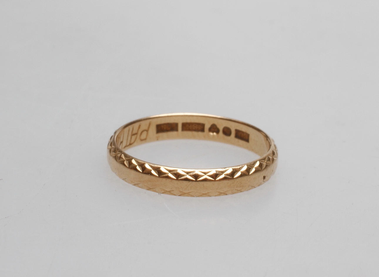 RING samt ETT ÖRHÄNGE, 18k guld, vikt ca 2 gr.