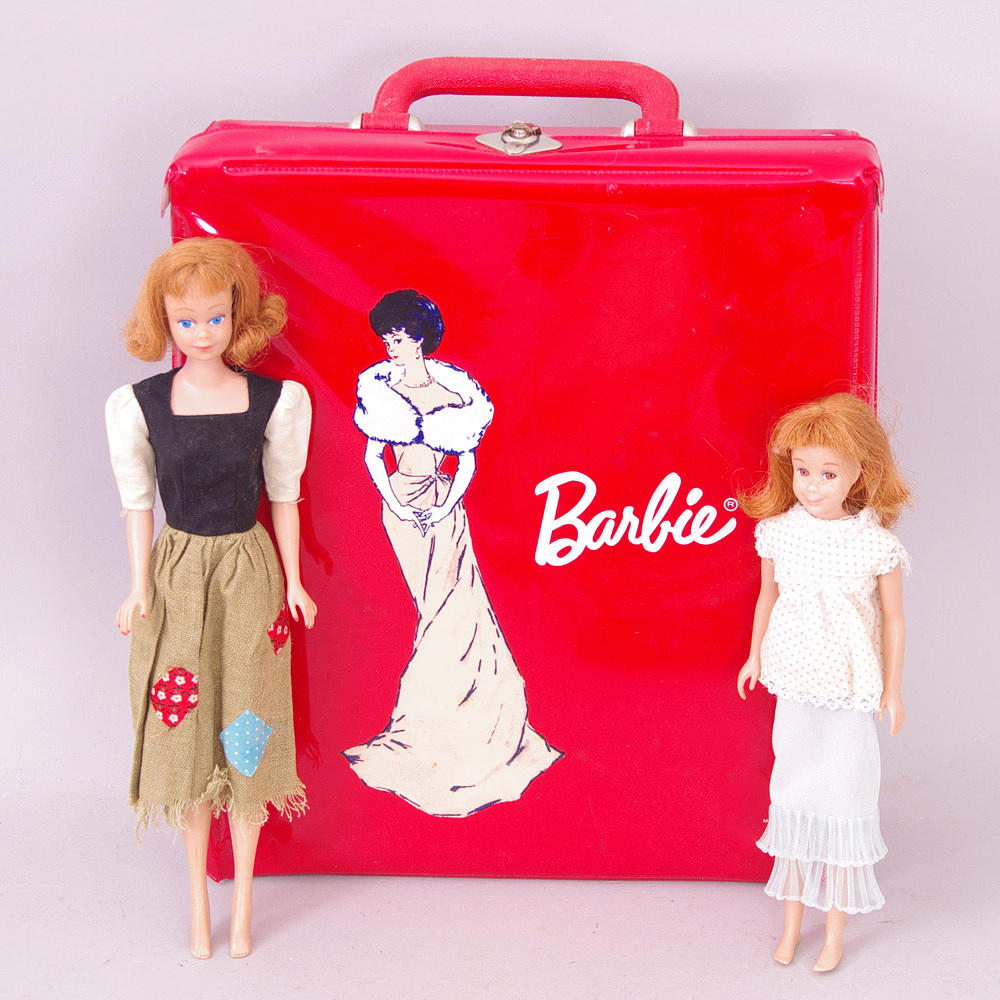 MINDY, BARBIEVÄSKA, BARBIEBOK, KLÄDER M.M.