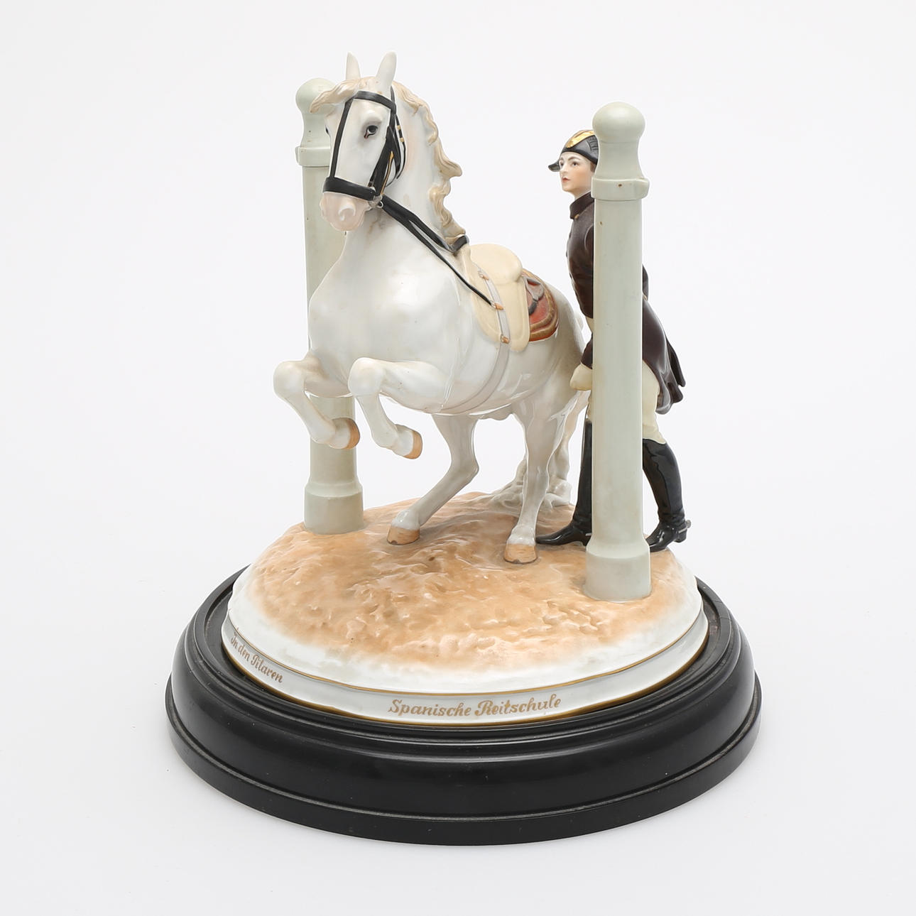 FIGURIN, porslin, Albin Döbrich 1926, " In den Pilaren", Porzellan Manufaktur Augarten Wien.