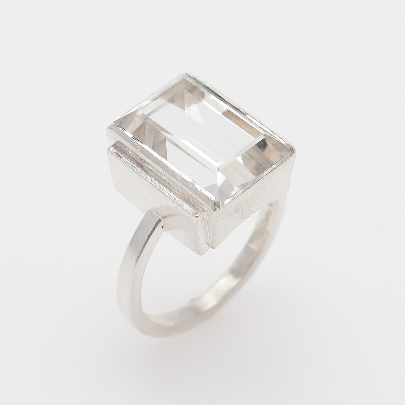 WIWEN NILSSON. RING MED BERGKRISTALL.