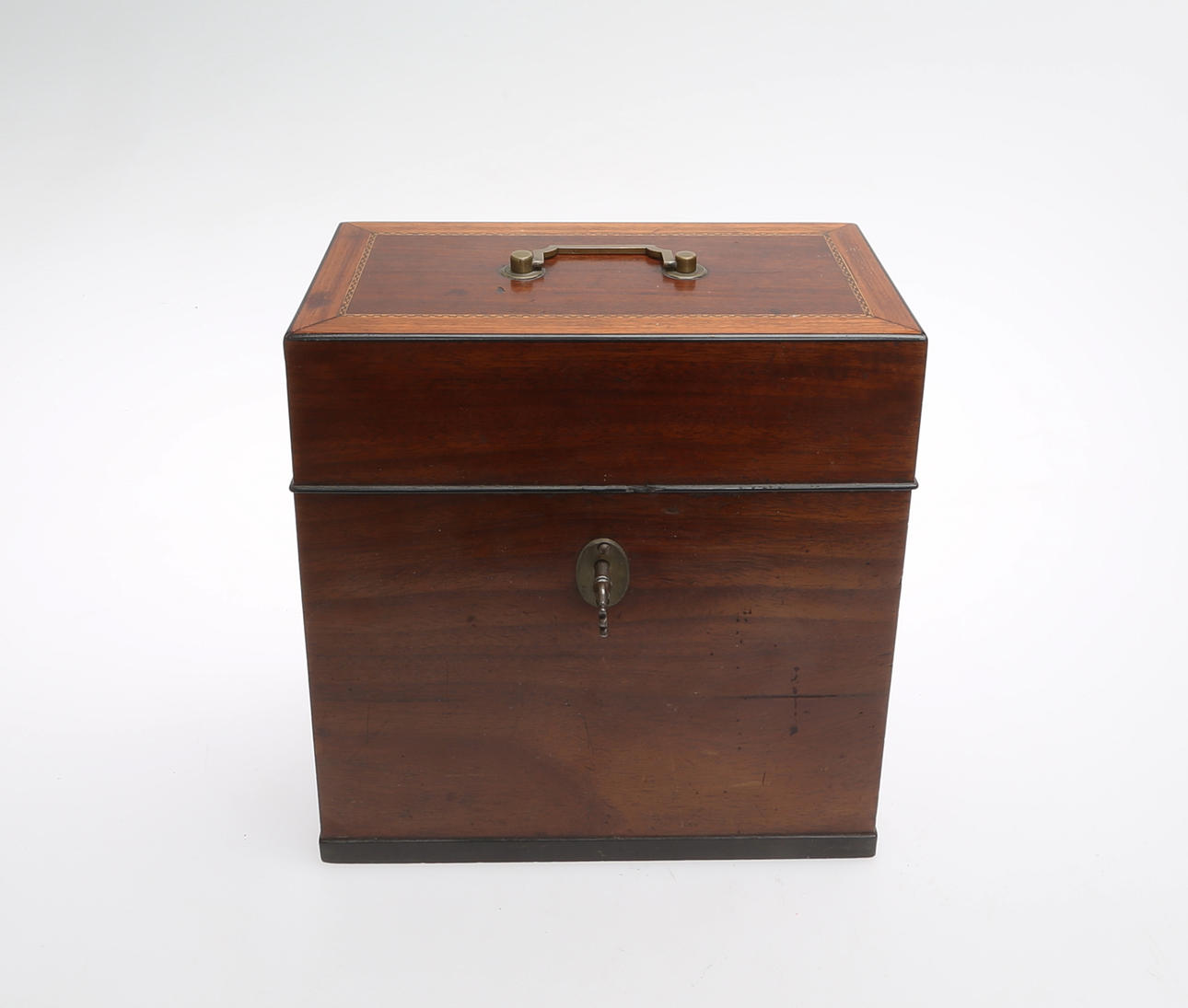 SCHATULL med flaskor,1800-tal.