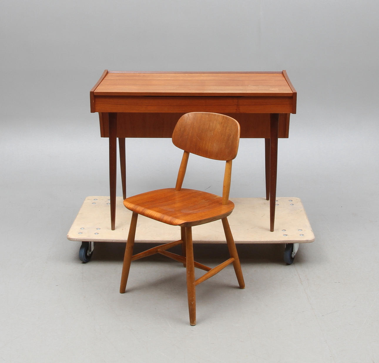 STOL, Nesto och SMINKBORD och teakfanér, 1950/60-tal.