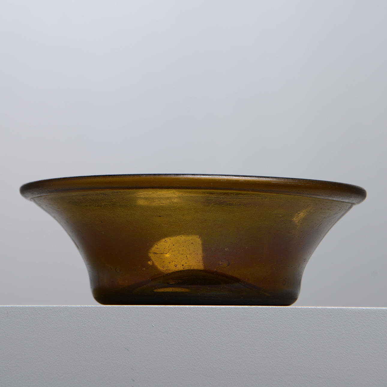 SCHALE, Glas, wohl 18. Jahrhundert.