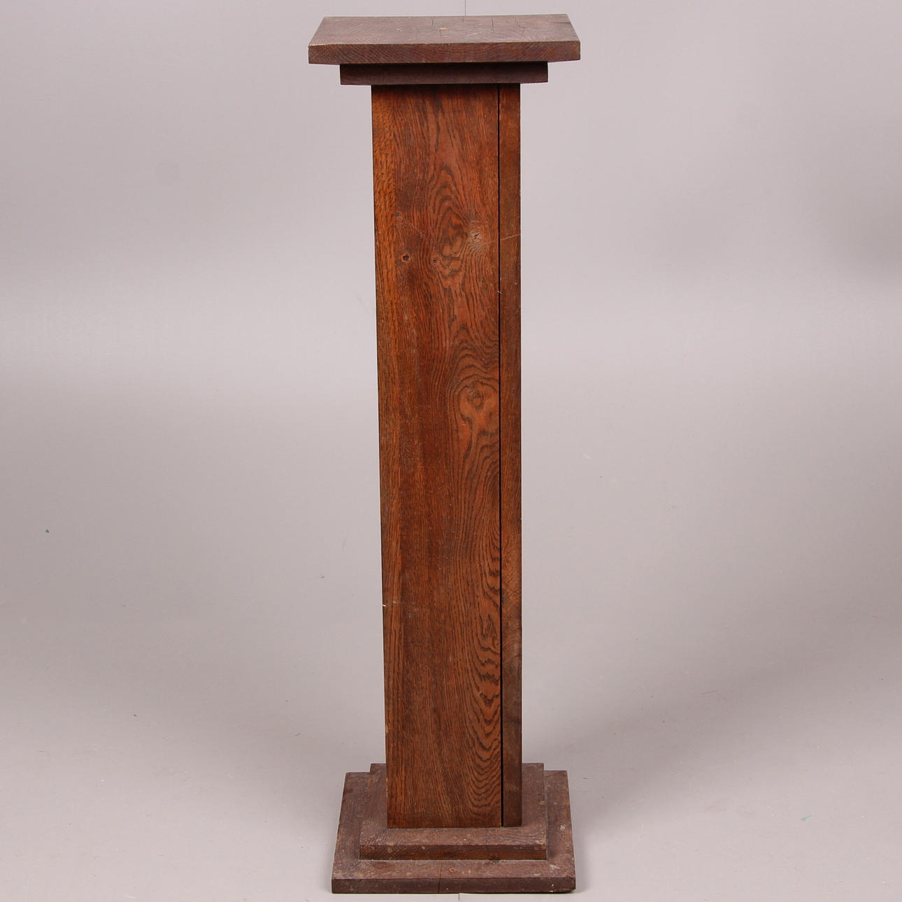 PIEDESTAL, trä, 1900-tal.
