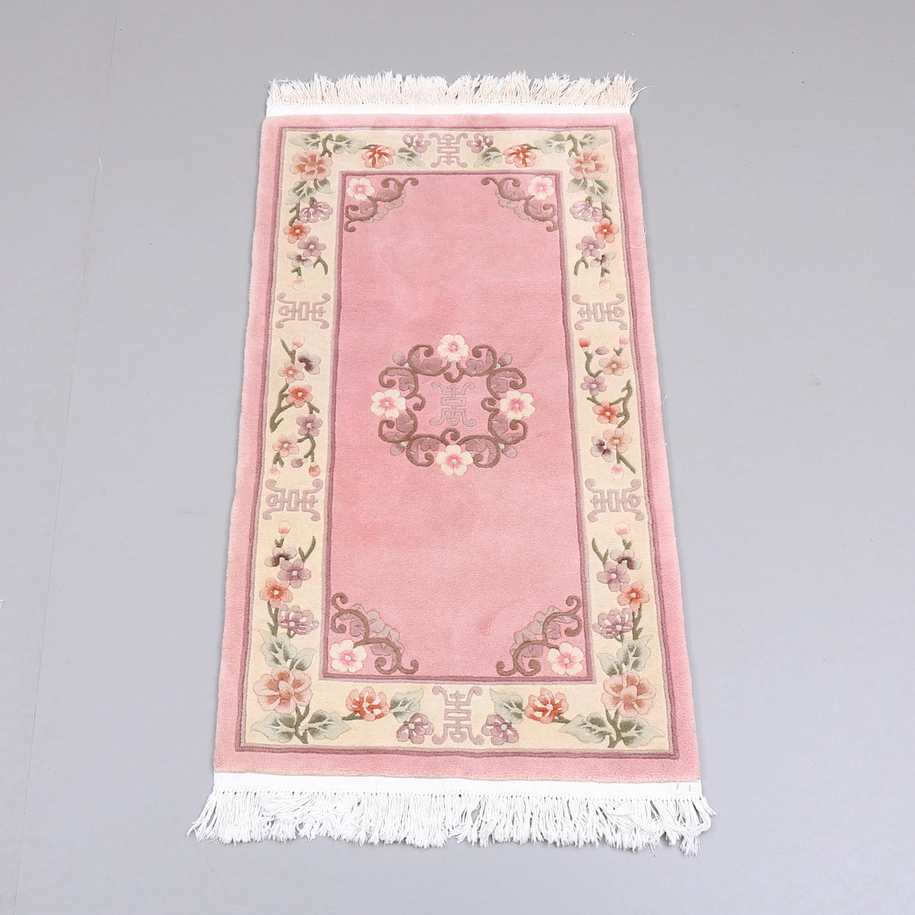 KINAMATTA, rosa botten, 83 x 155 cm.