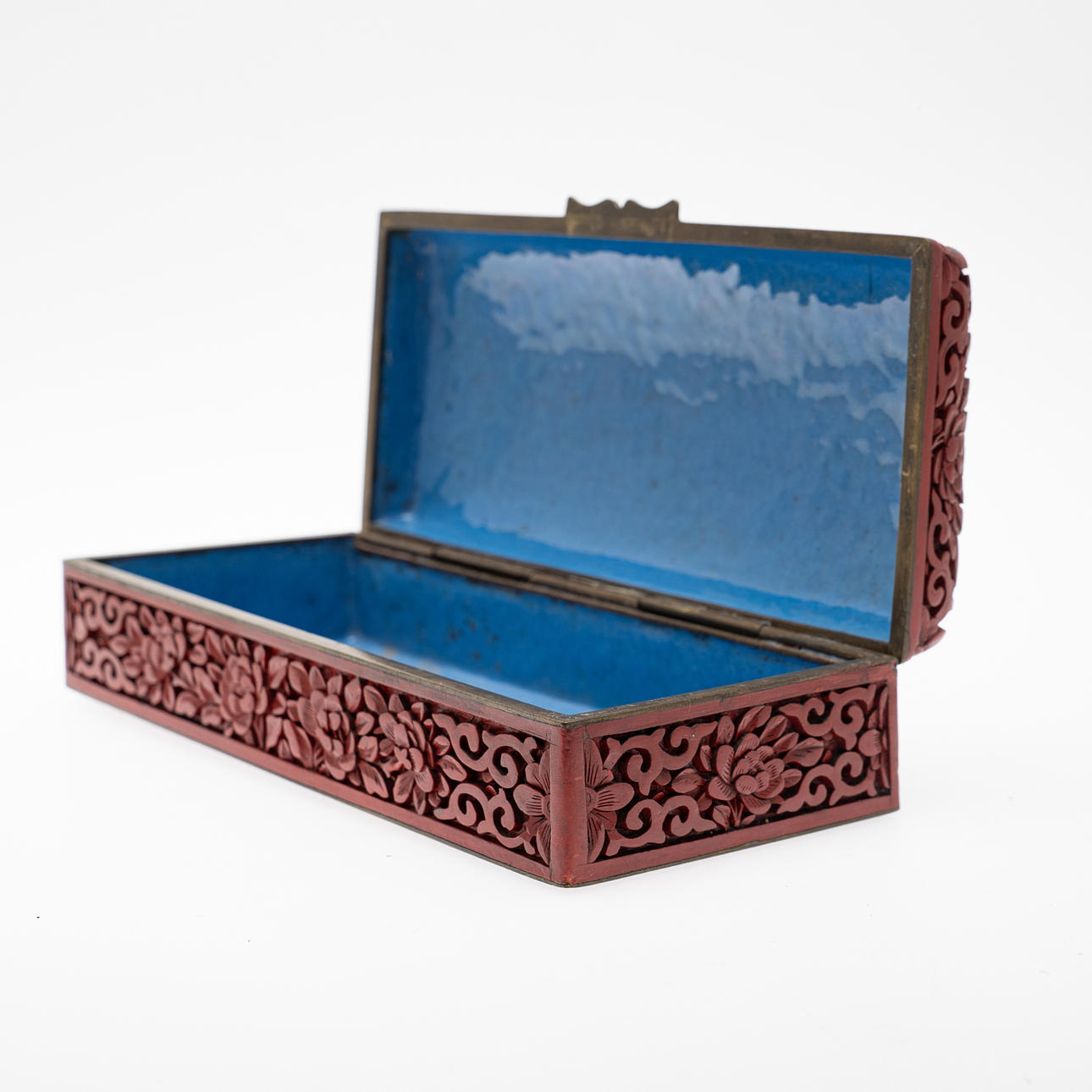 Lacquer box / lid box, red lacquer, 20th century, China.