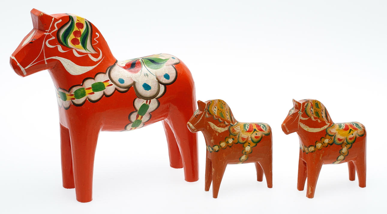 DALAHÄSTAR, 3 st, trä, en märkt GA Olsson, Nusnäs, Mora.