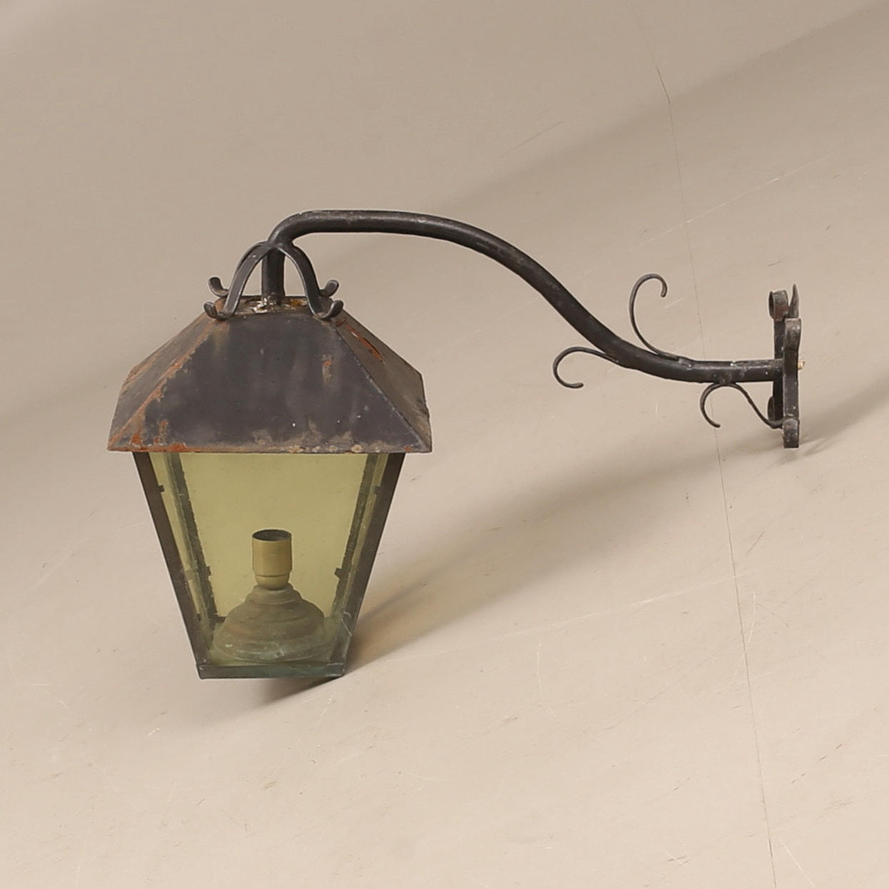 YTTERLAMPA, 1900-talets början.