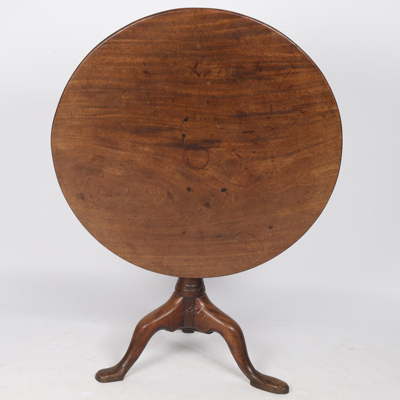 A GEORGE III MAHOGANY OCCASIONAL TABLE.