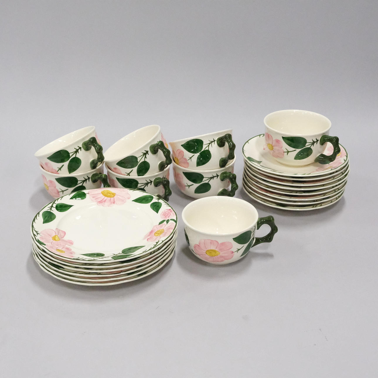 VILLEROY & BOCH. TEESERVICE, "WILD-ROSE", 22-TEILIG.