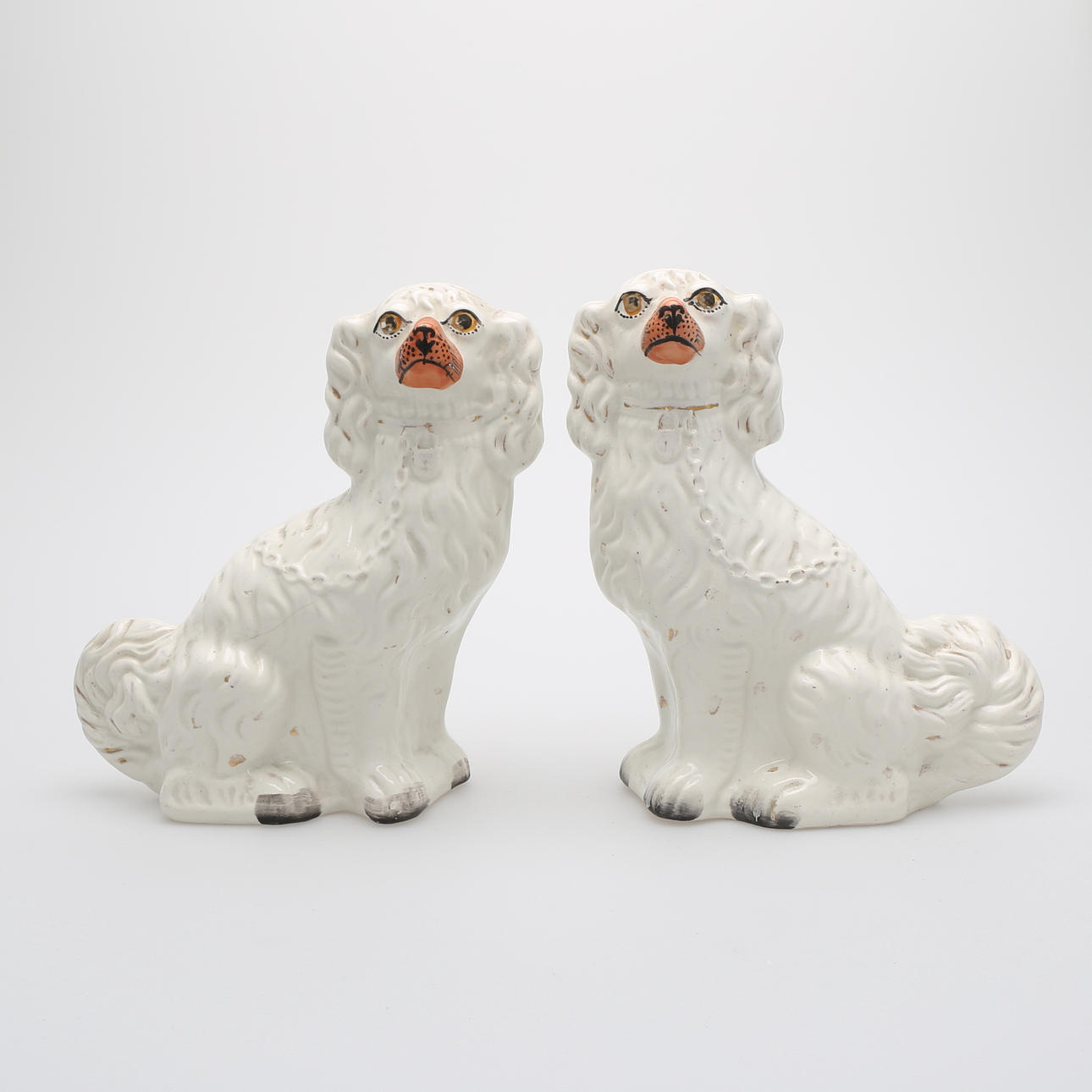 FIGURINER, 1 par, hundar, England, 1900-talets början.