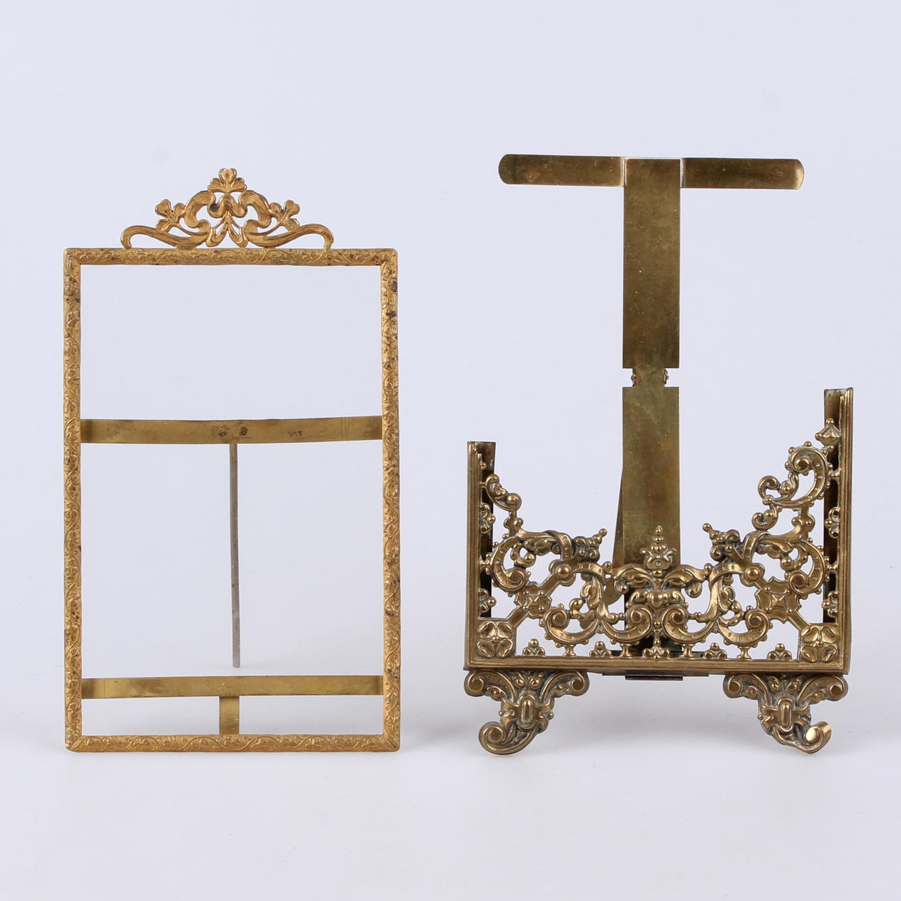 FOTORAMAR, 2 st. Mässing, rokoko samt gustaviansk stil, 1900-tal.