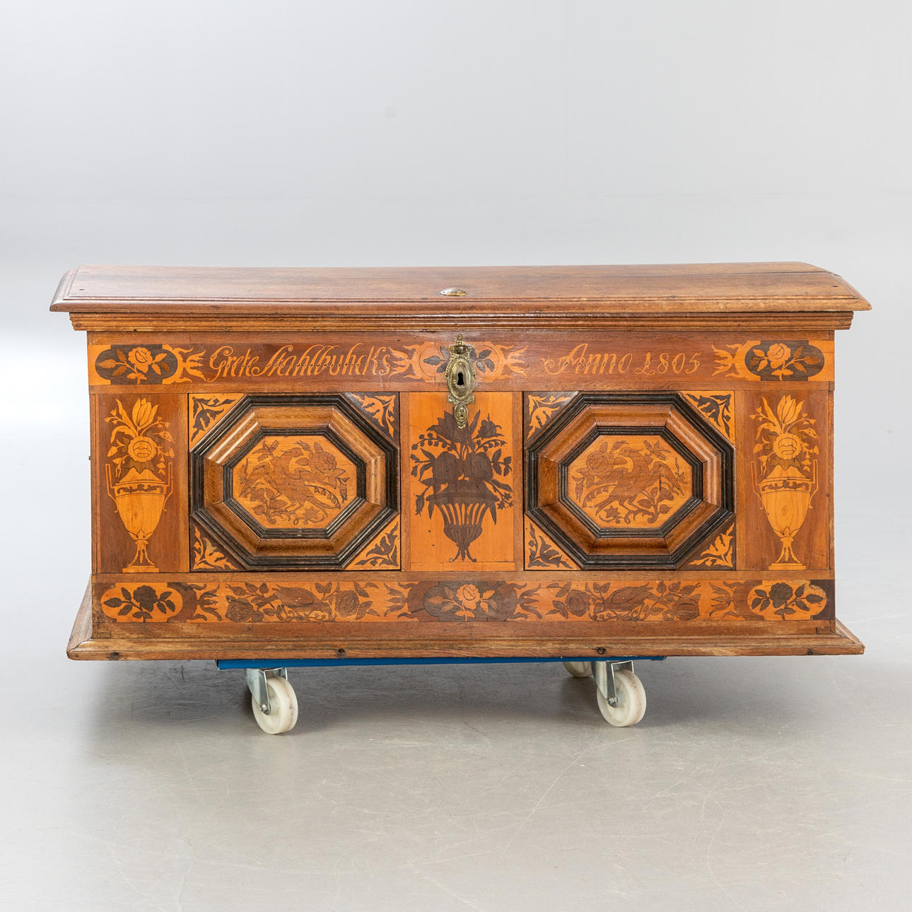 Vierländer Hochzeitstruhe, datiert 1805.